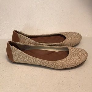 Linen pattern flats